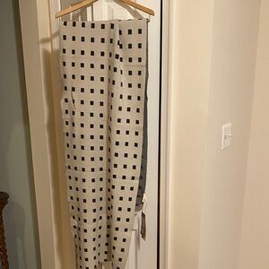 Elegant Black and Cream Checkered Scarf